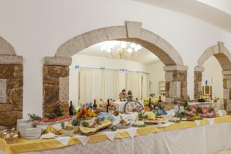 Отель Nicolaus Club Li Cucutti Agrustos Экстерьер фото