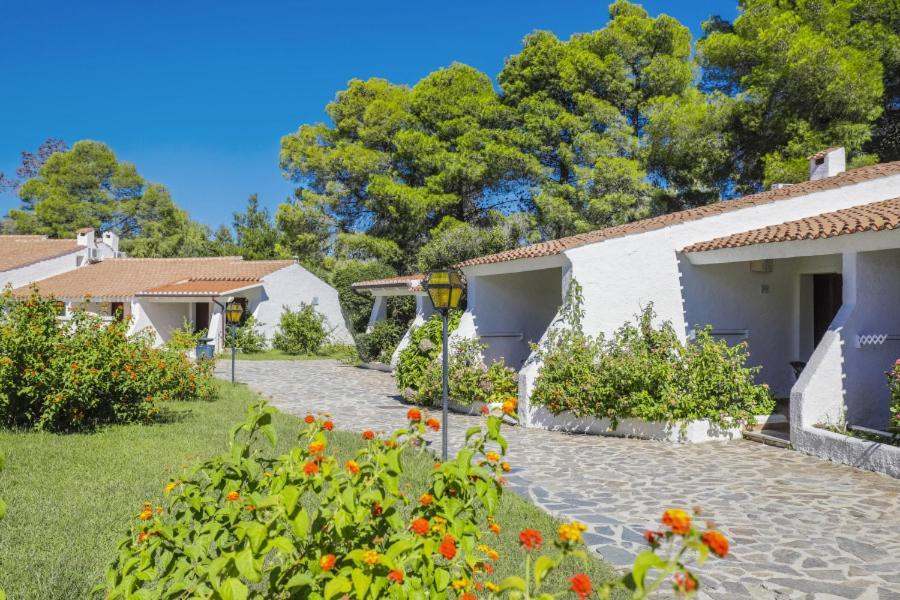 Отель Nicolaus Club Li Cucutti Agrustos Экстерьер фото