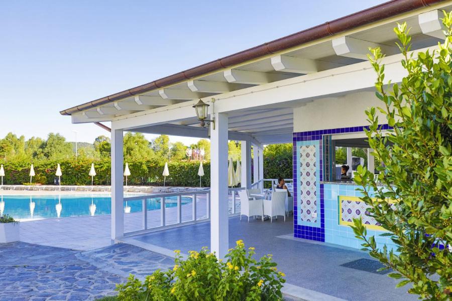 Отель Nicolaus Club Li Cucutti Agrustos Экстерьер фото