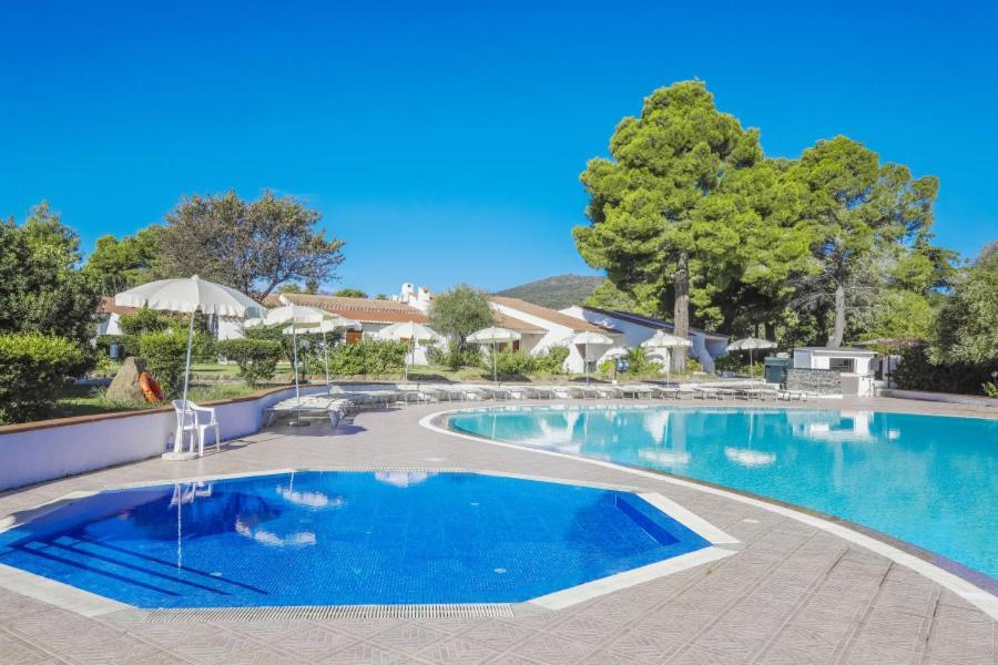 Отель Nicolaus Club Li Cucutti Agrustos Экстерьер фото