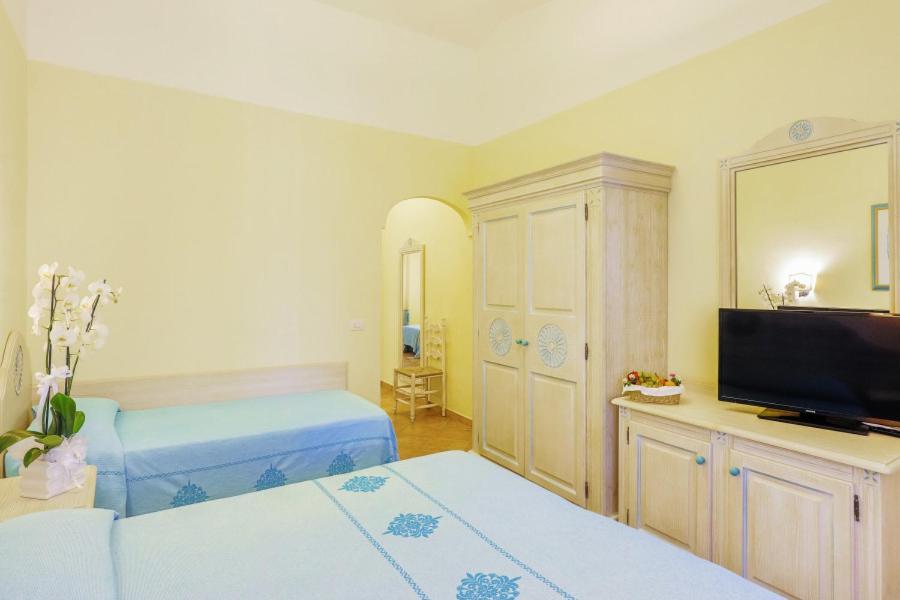 Отель Nicolaus Club Li Cucutti Agrustos Экстерьер фото