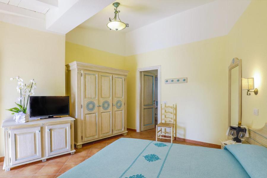 Отель Nicolaus Club Li Cucutti Agrustos Экстерьер фото