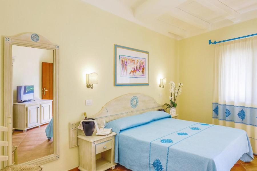 Отель Nicolaus Club Li Cucutti Agrustos Экстерьер фото